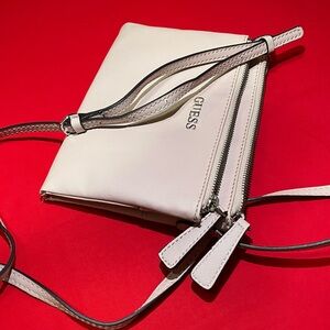 Guess Crossbody Bag in Light Pink